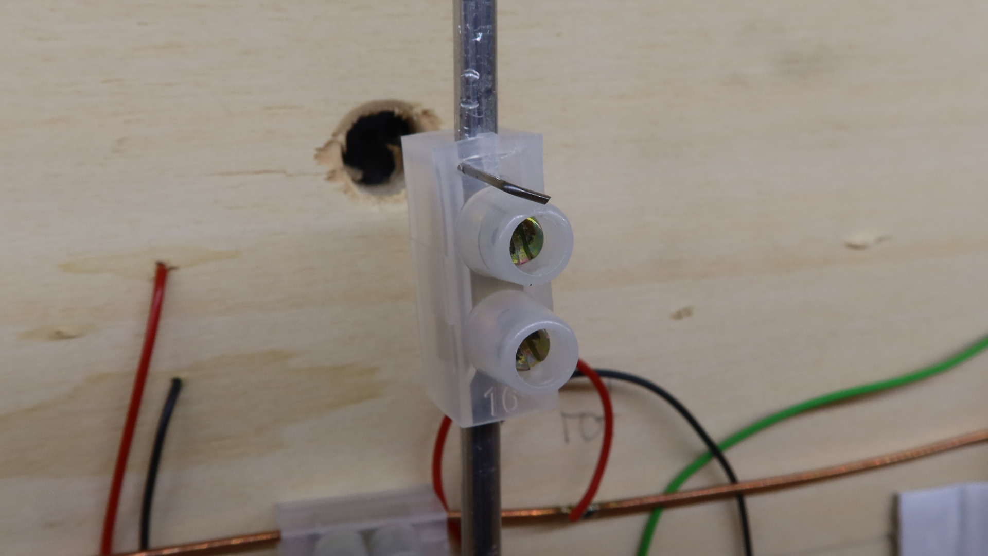 A simple manual turnout control for modules The